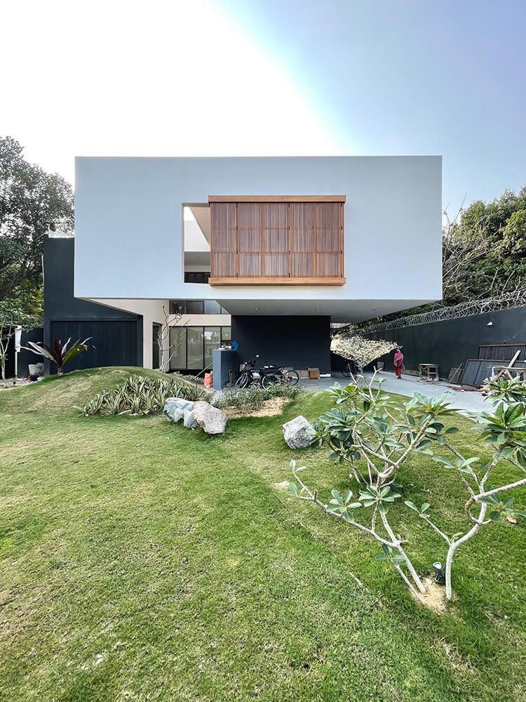 Cantilever House photo
