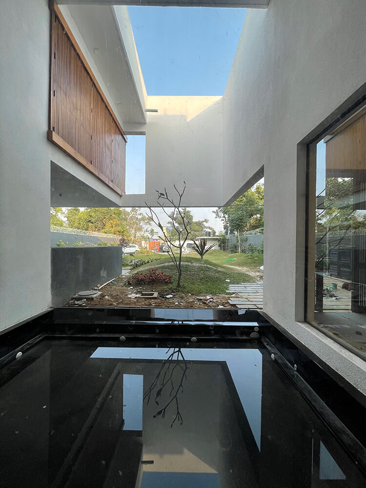 Cantilever House photo