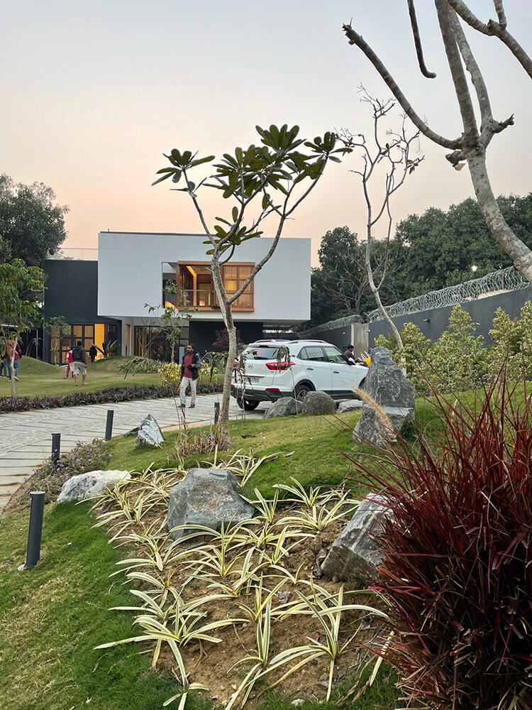 Cantilever House photo