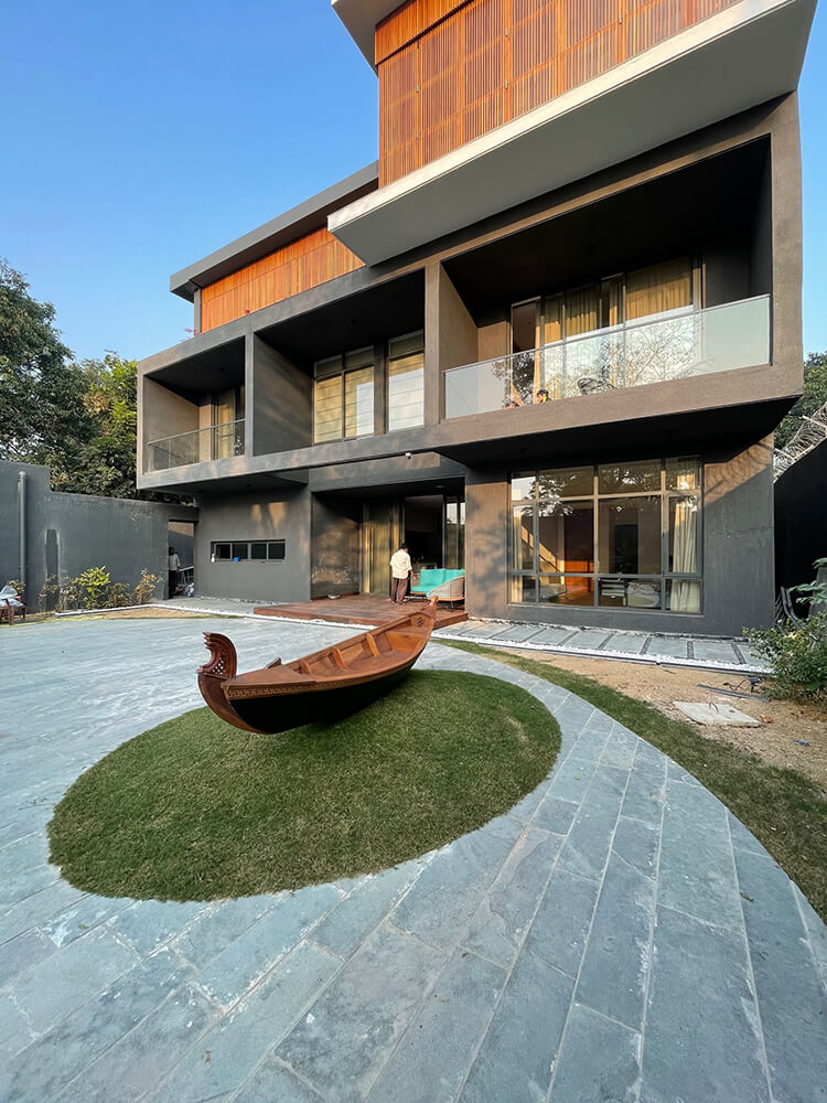 Cantilever House photo