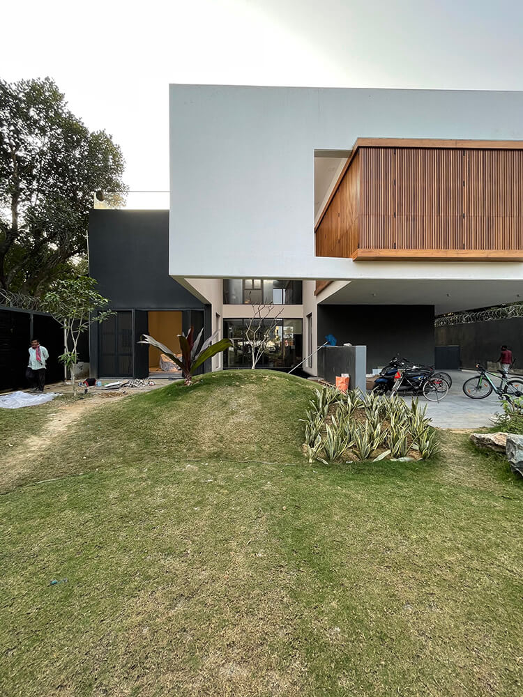 Cantilever House photo